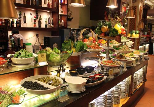 sen-tay-ho-614-lac-long-quan2